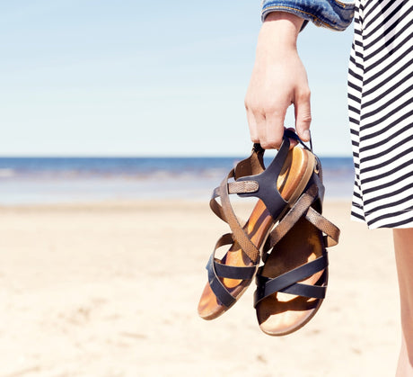 Este mai bine să purtați cauciuc sau piele? Cum să alegeți cele mai bune sandale pentru plajă. - amely.ro
