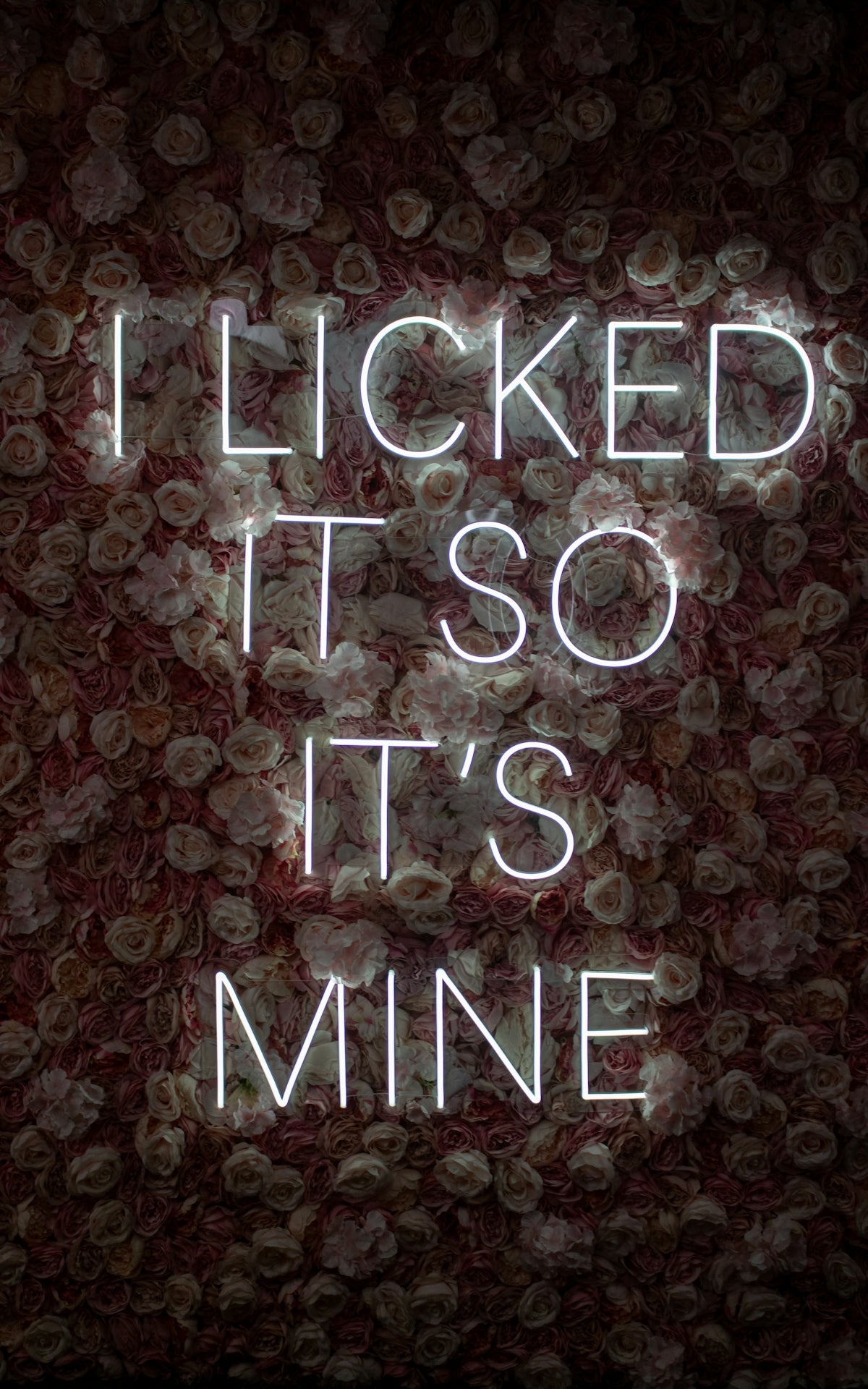 A neon sign that says i looked it so it's mine